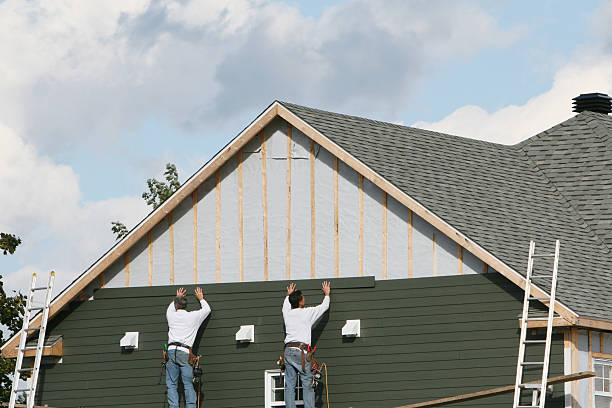Professional Siding technician working in Woodbury, NJ